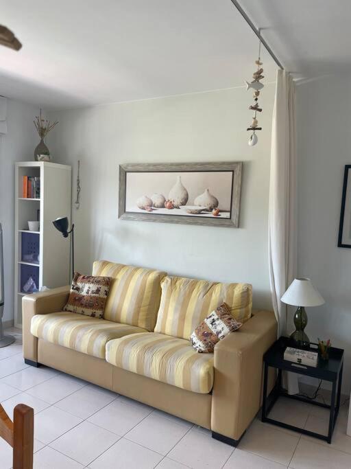 Apartamento Con Piscina En 兰卡 外观 照片